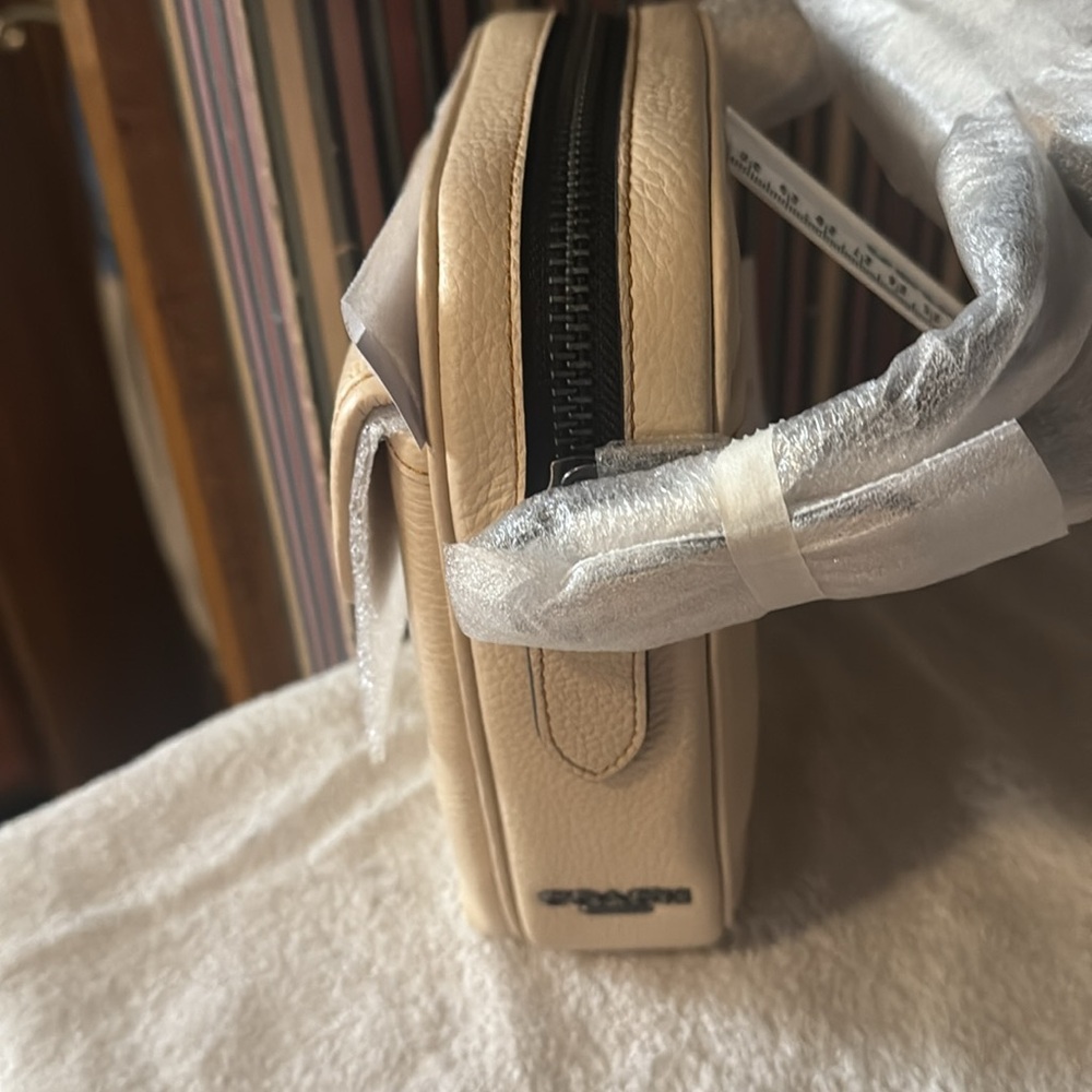 Ivory heritage Snoopy Crossbody Bag - Picture 4 of 8